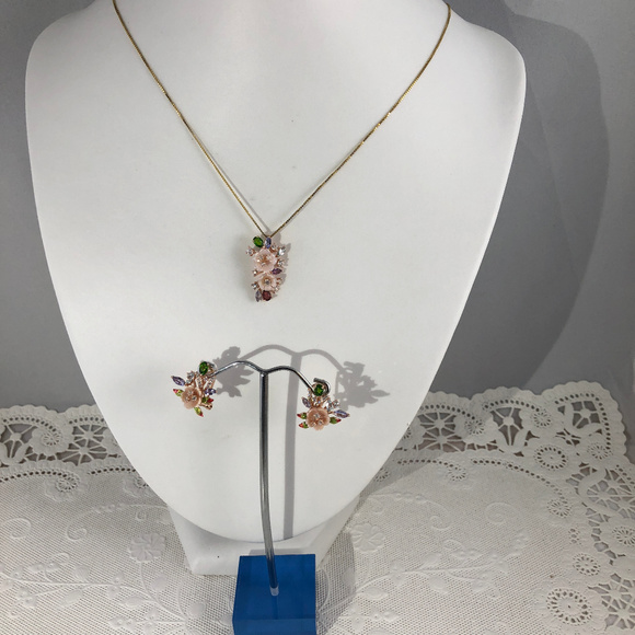 Beautiful Spring Flower Earrings & Pendant - Picture 6 of 7